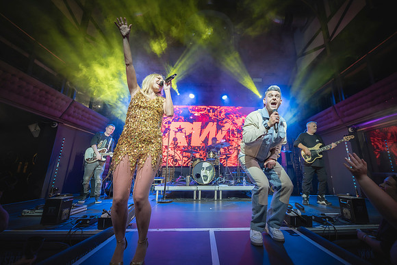 Dan Budd as Robbie Williams plus Kylie-June 20, 2025-5