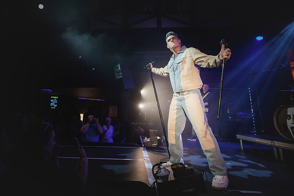 Dan Budd as Robbie Williams plus Kylie-June 20, 2025-20