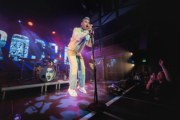 Dan Budd as Robbie Williams plus Kylie-June 20, 2025-8